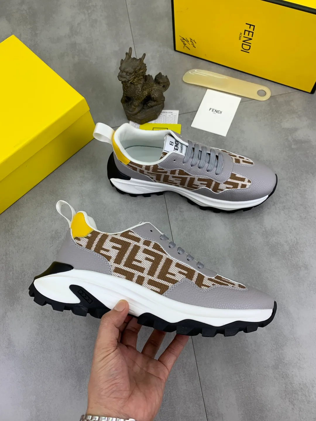 ​Men's shoes 💰P440 💰【New】Little monster 🆘 New FENDI 🕶️🕶️Simple routing effect, showing an elegant and cool driving shoe 🎬Using imported calfskin + first-layer pigskin lining🐂Excellent material🎬Detailed workmanship 🤗Comfortable foot feel➰➰. ​Pair it with any outfit to show your taste and temperament, low-key luxury ♻️Design ​simple and elegant ​noble and fashionable 🍃​Very loved and favored by trendy men 💓❤️Size: 38-44 (45 customized) 3️⃣ colors available